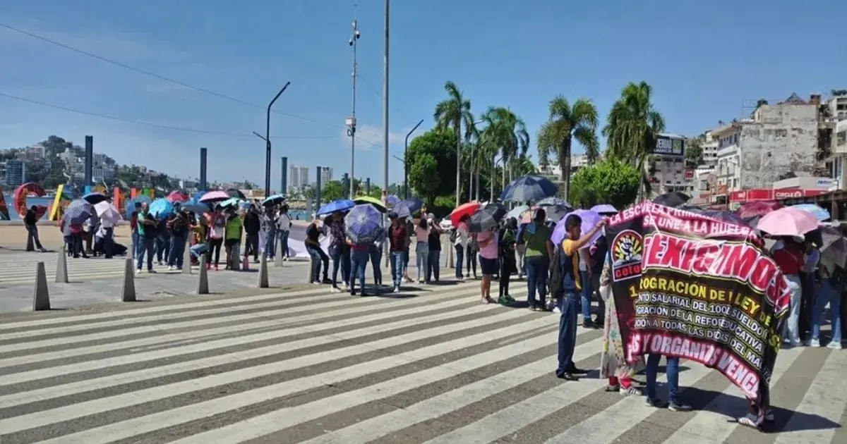 Docentes exigen abrogación de la Ley del ISSSTE y mejoras en sus pensiones.