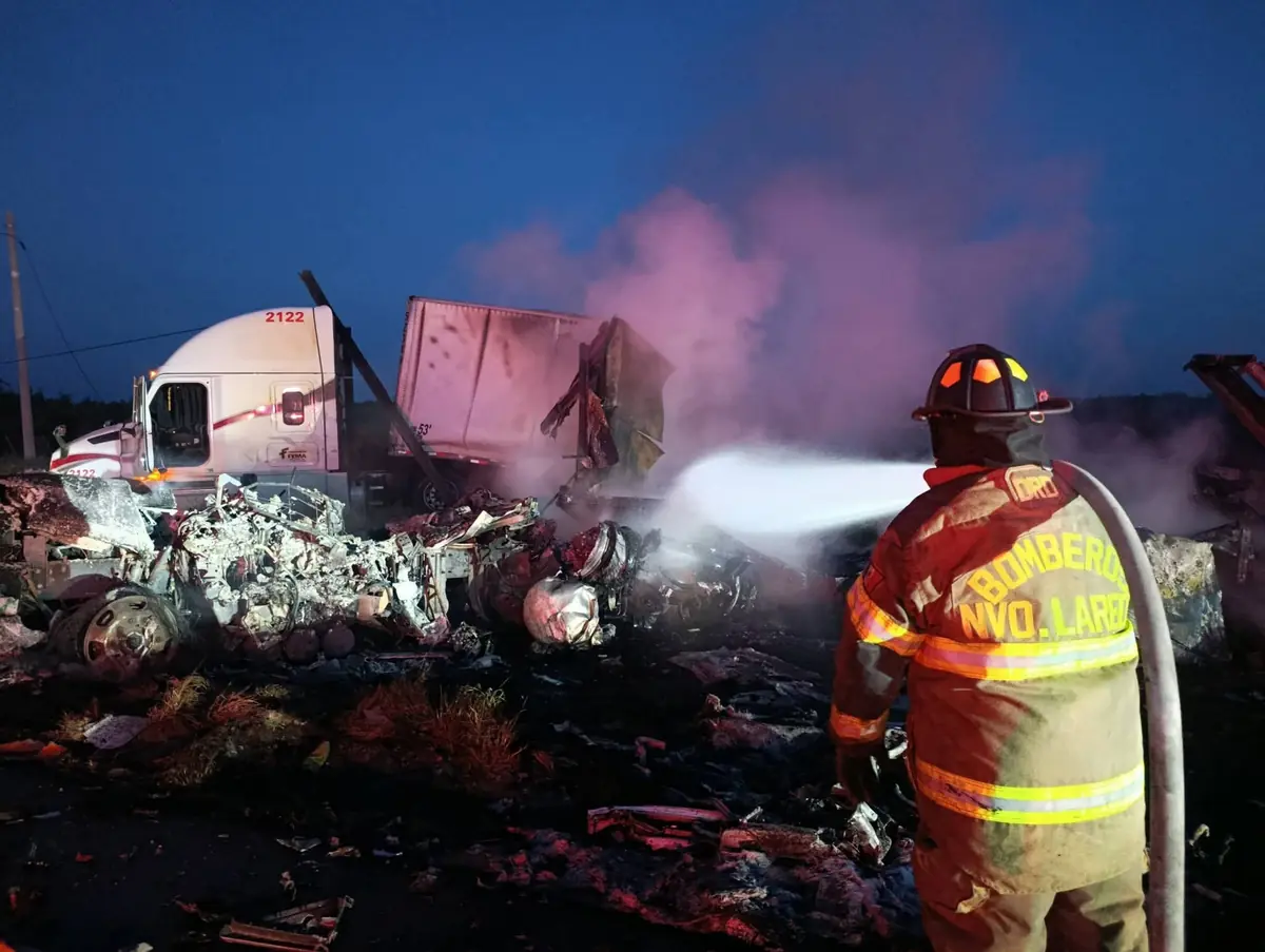 El incidente de tráfico causó el cierre de la carretera y enormes repercusiones para conductores.