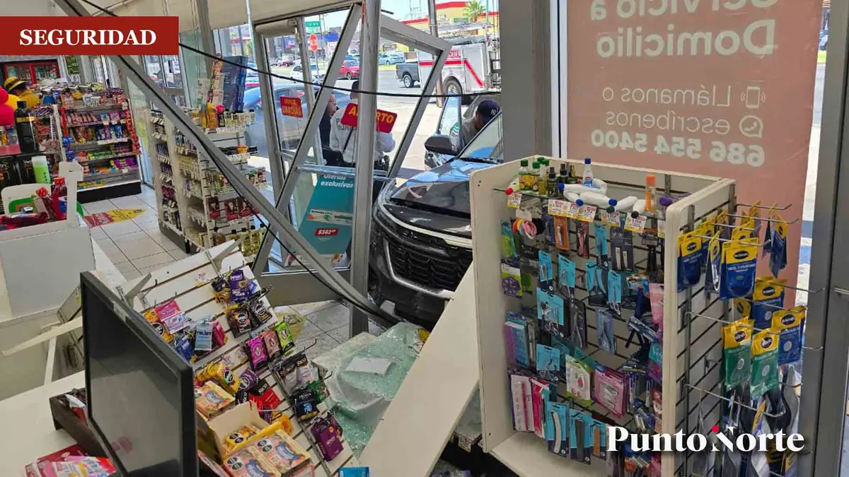 Un accidente automovilístico dejó a una madre herida, mientras su bebé resultó ileso tras el impacto.
