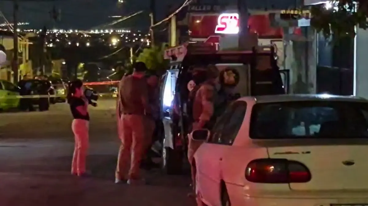 Un hombre también resultó herido; las autoridades investigan el caso.