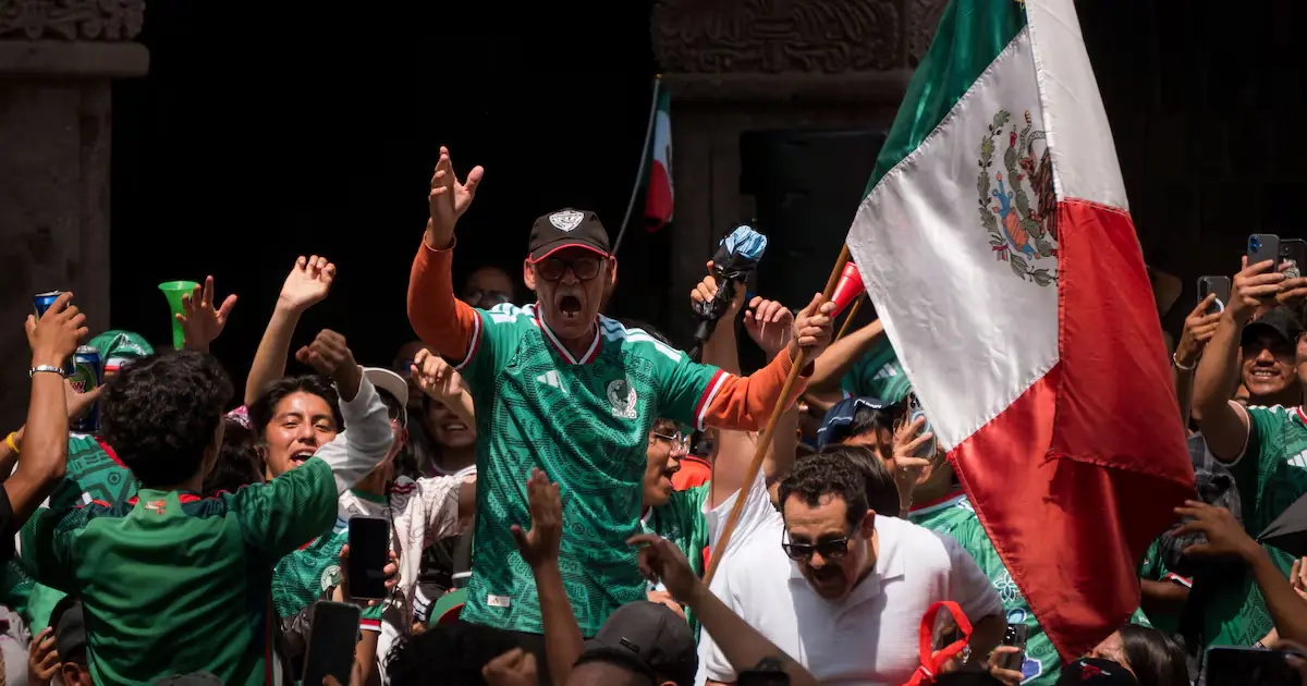 La llegada del Mundial 2026 traerá retos en productividad laboral y beneficios económicos.