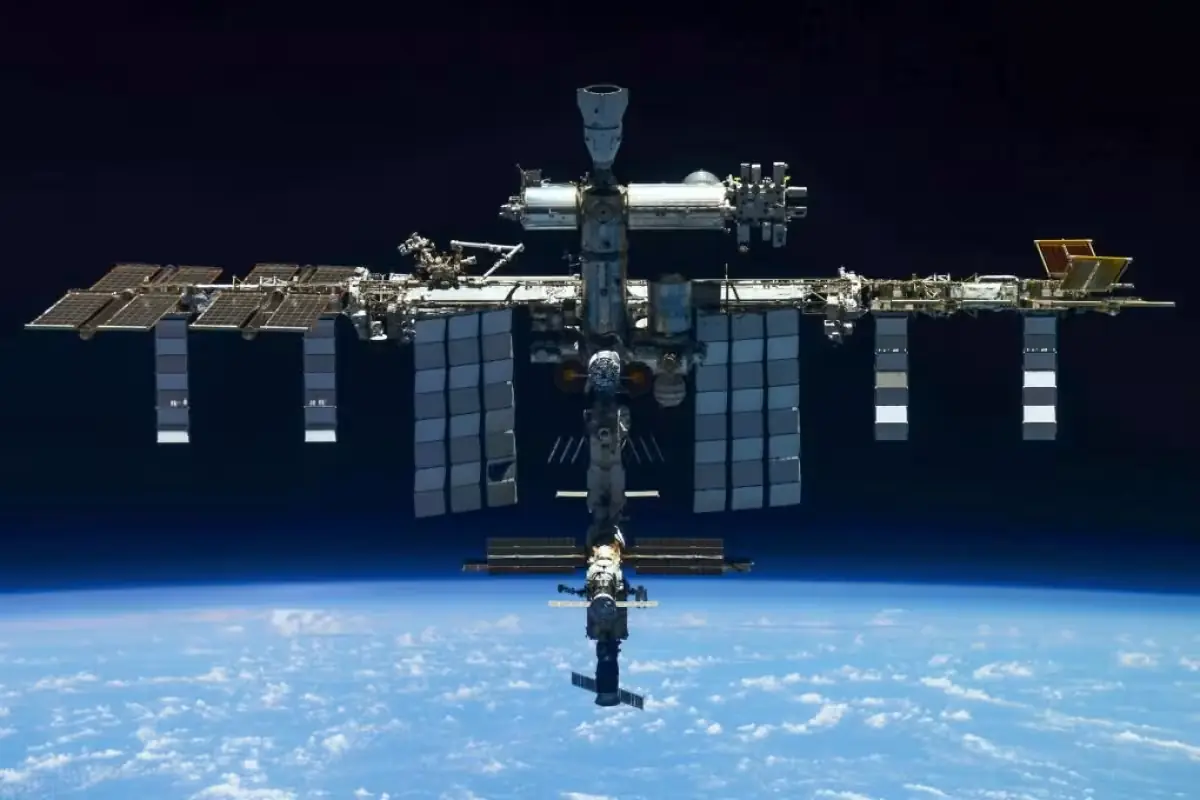 La fuga en el módulo Zvezda ha llevado a la NASA a activar medidas de seguridad para proteger a la tripulación.