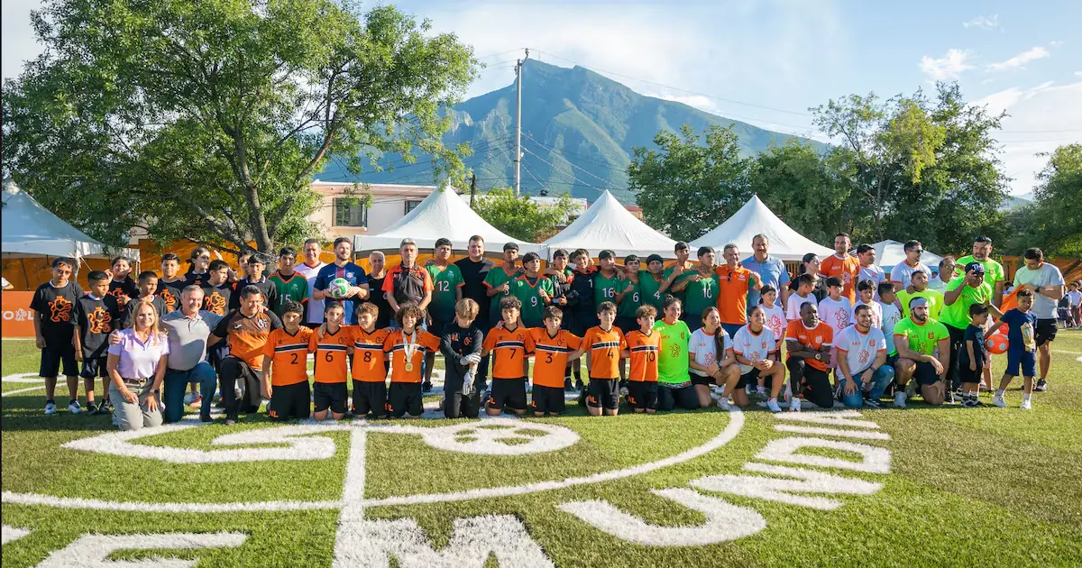 La construcción de canchas busca dejar un legado educativo y deportivo en la entidad.