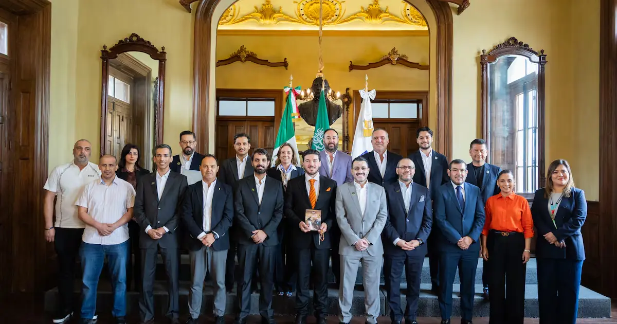 El gobernador Samuel García aborda aprendizajes del Mundial 2026 con delegación árabe.