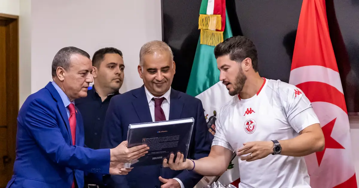 La reunión entre el gobernador Samuel García y diplomáticos tunecinos busca impulsar el comercio y la cooperación cultural.