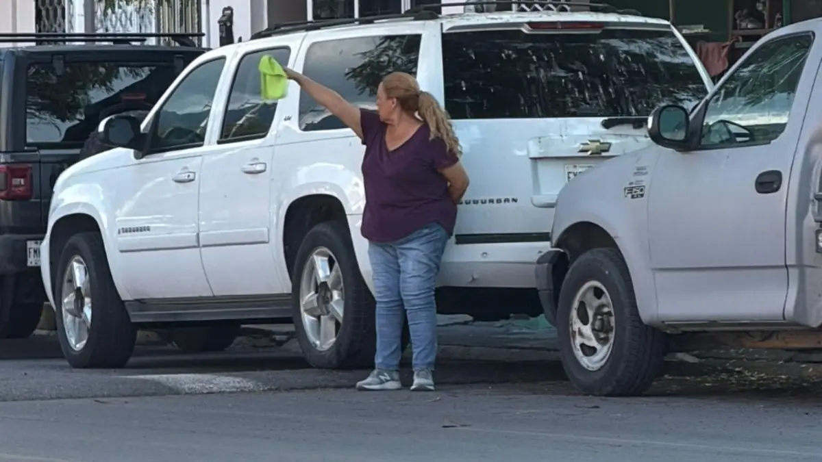 Residentes de Guadalupe aprovechan los partidos del Mundial para rentar espacios de estacionamiento.