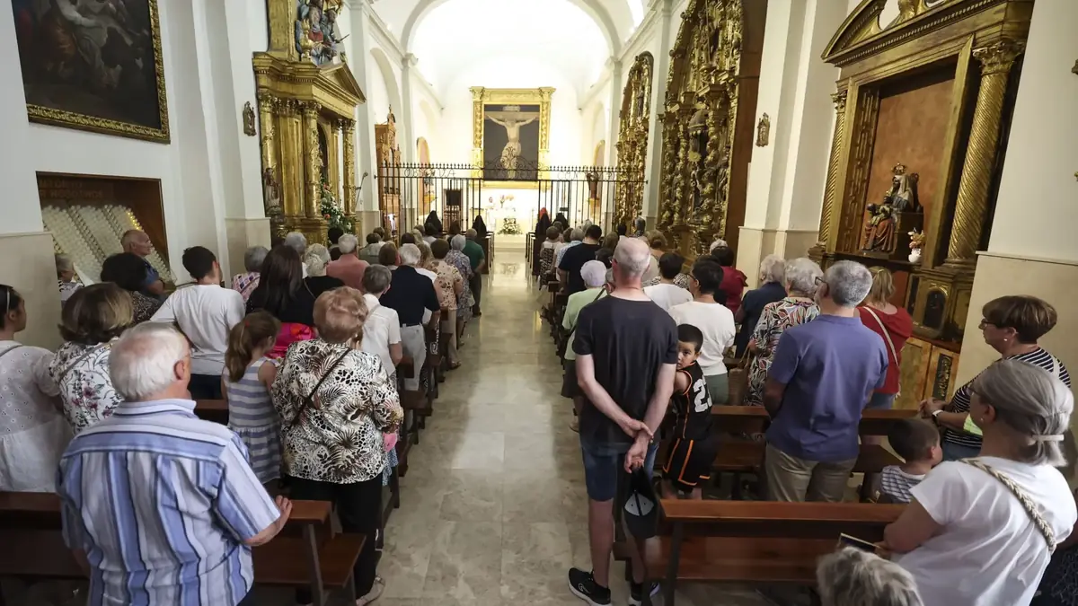 La festividad reunió a cientos de fieles en el convento de Santa Clara, donde se realizaron diversas misas y actividades especiales.