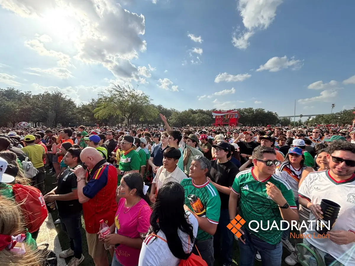 La afición celebra una histórica victoria en el Fan Fest de Monterrey.