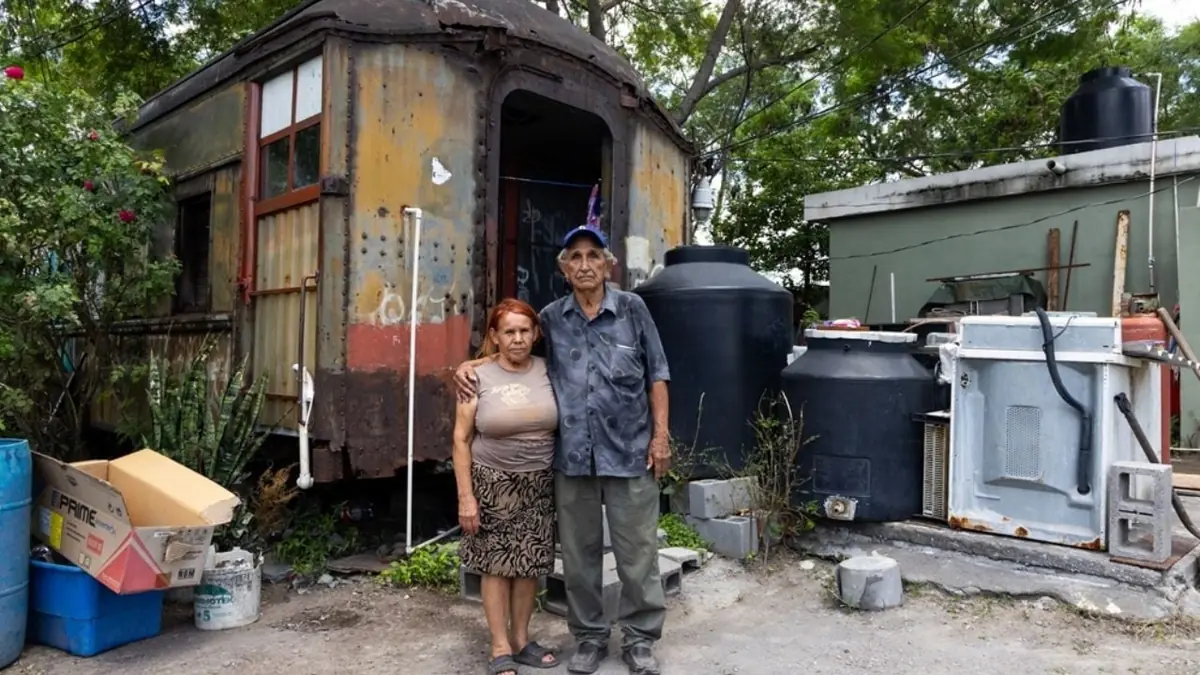Emiliano y Guadalupe han convertido un vagón abandonado en su hogar durante más de 30 años.