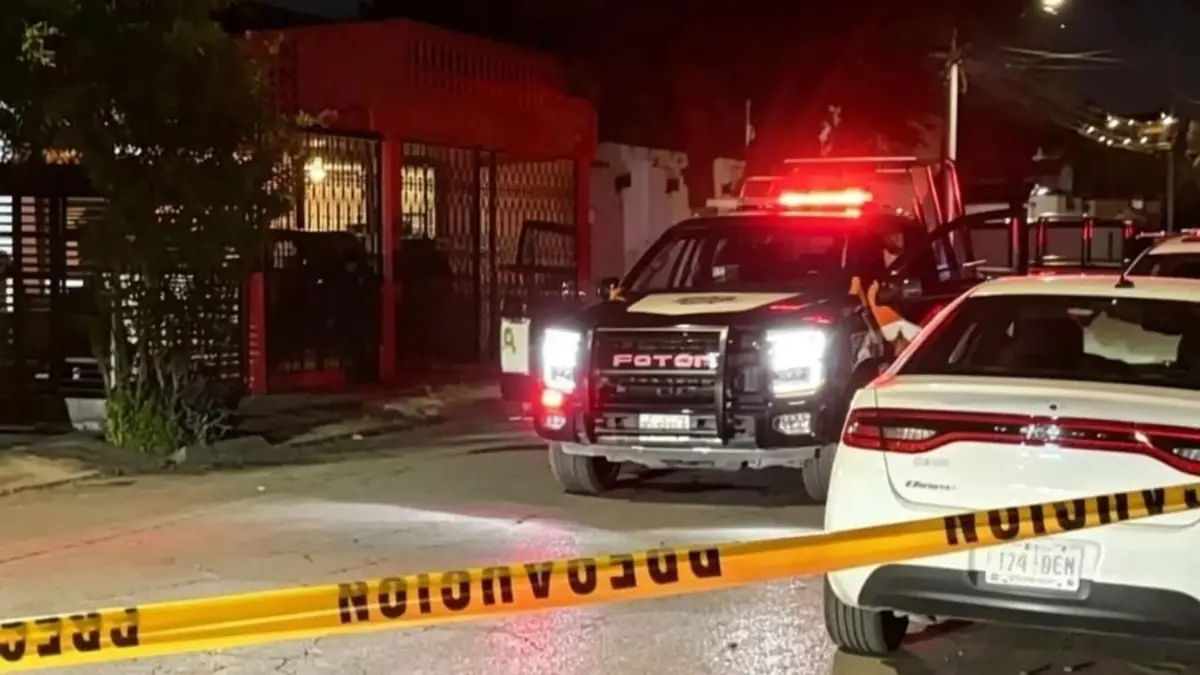 Autoridades analizan el caso de una mujer y un hombre hallados sin vida en su hogar, presuntamente en un acto de violencia.