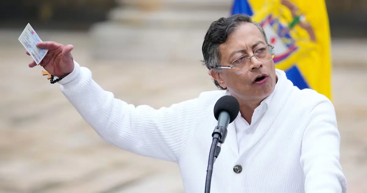 El presidente de Colombia pide revisar los resultados tras el preconteo electoral.