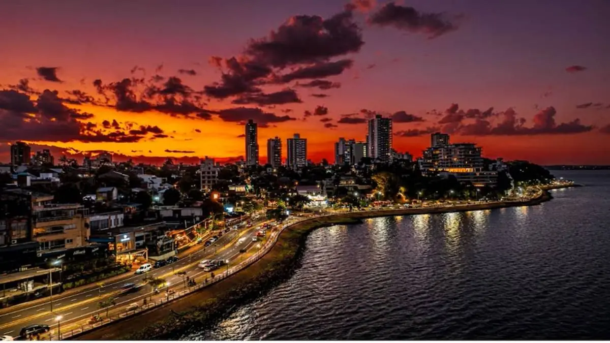 La costanera de Posadas ofrece ocho kilómetros de recreación y cultura a locales y turistas.