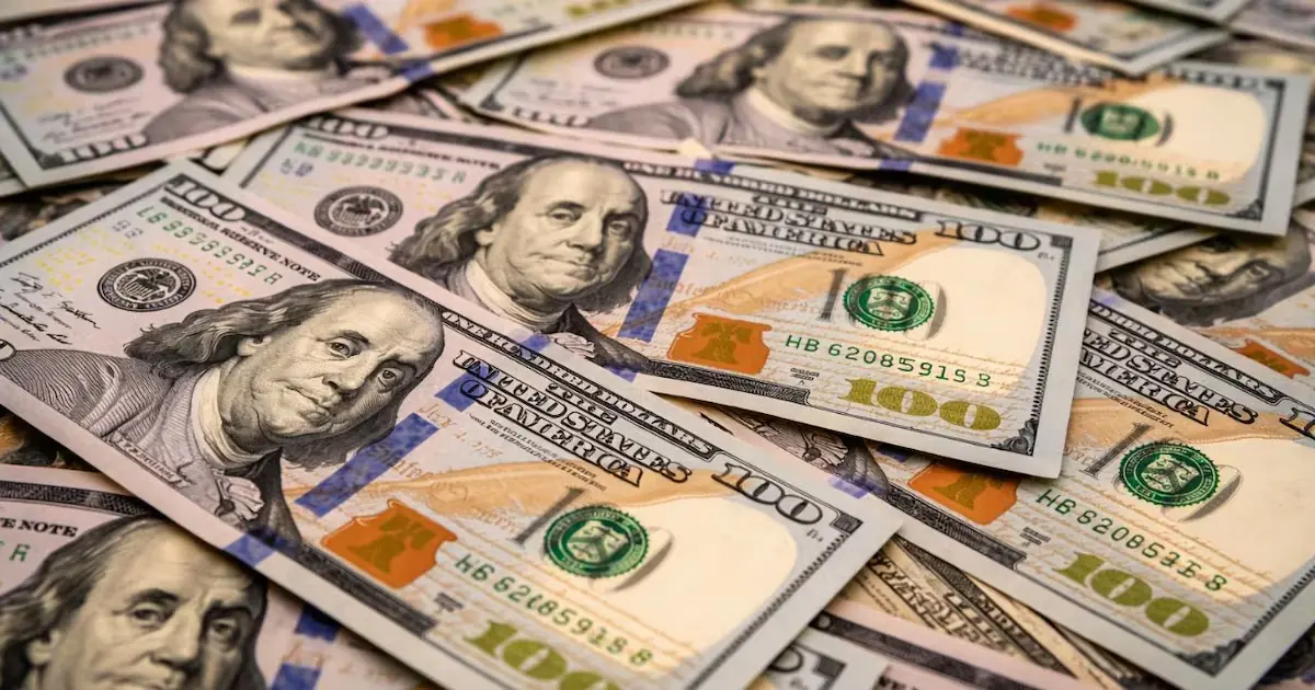 El desempeño del peso mexicano está afectado por datos económicos y tensiones políticas.