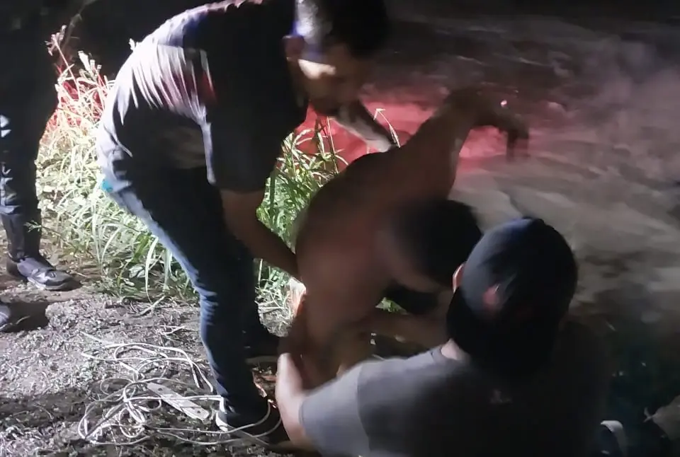 La intervención de la Policía y Protección Civil aseguró la vida de un joven en riesgo.
