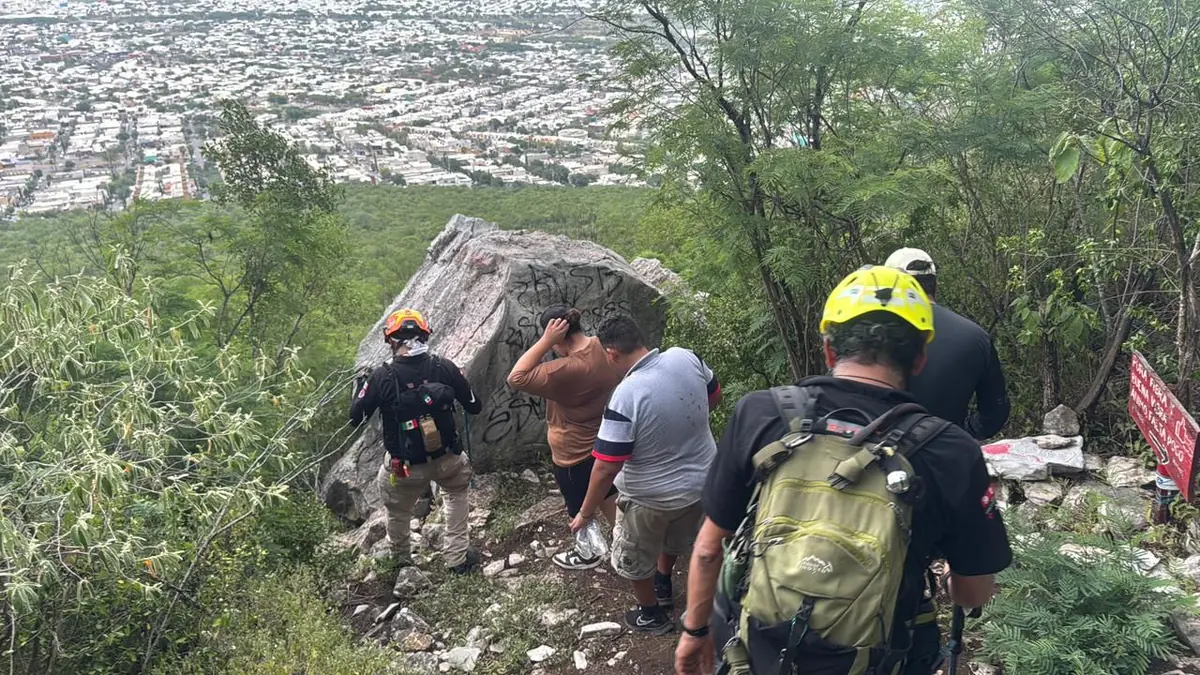 Protección Civil de Nuevo León orienta sobre precauciones al realizar senderismo tras el rescate.