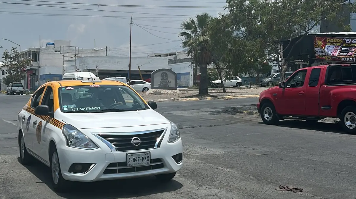 Vecinos solicitan acción urgente para reparar las avenidas y proteger a los motociclistas.