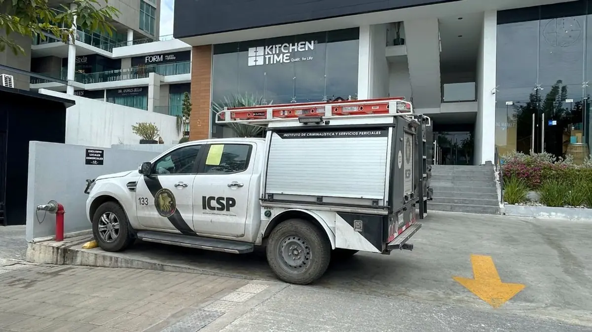 Un incidente delictivo en San Pedro Garza García provoca el despliegue de las autoridades, quienes investigan el robo en un establecimiento médico.