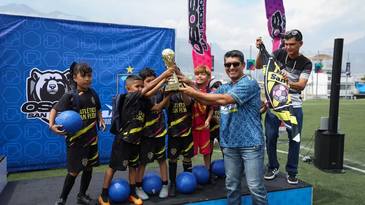 El torneo fomenta valores y la actividad física entre equipos locales.