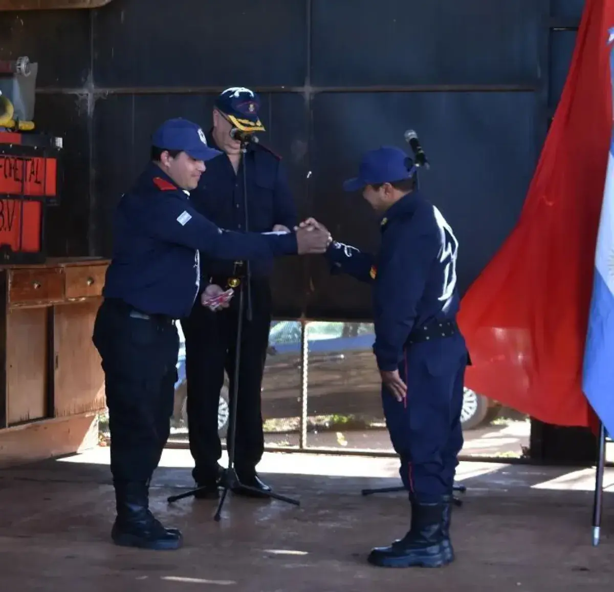 La comunidad reconoce el compromiso y vocación de servicio de sus bomberos, quienes arriesgan su vida para proteger a los ciudadanos.
