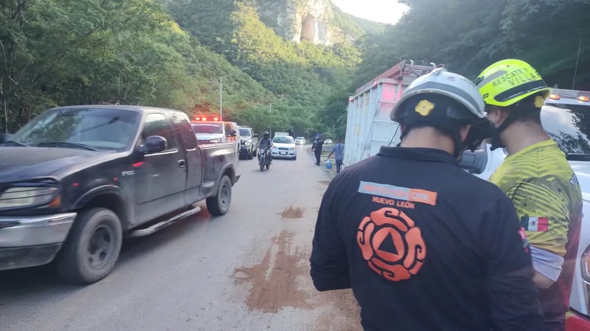 Un accidente vial en Santiago movilizó a servicios de emergencia para atender a los afectados.