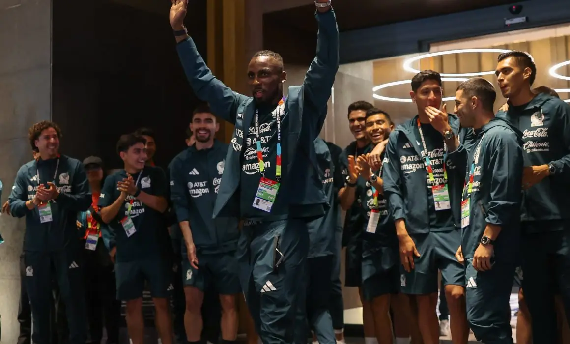La llegada del equipo genera gran ambiente previo al partido contra Corea del Sur.