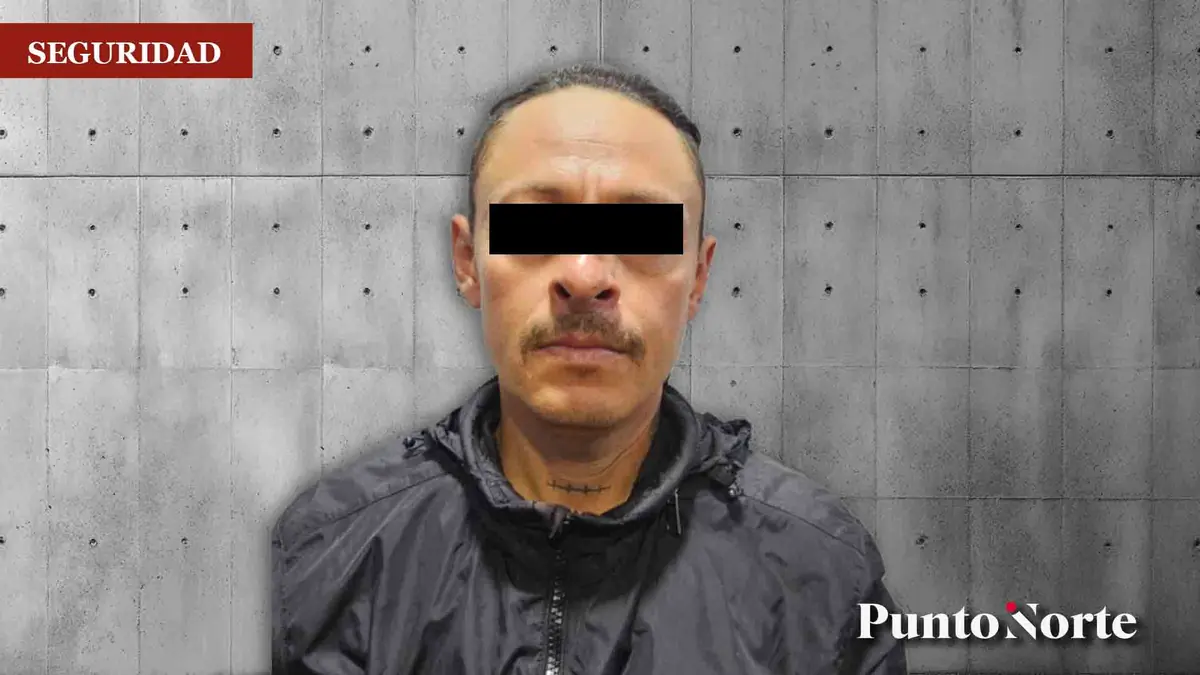 La policía interceptó a los dos familiares que circulaban sin placas y con una pistola calibre .22.