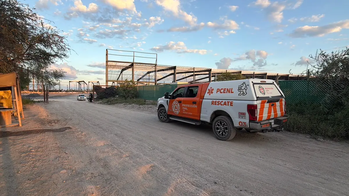 Un accidente en una obra deja un muerto, mientras autoridades investigan las causas del colapso de la estructura.