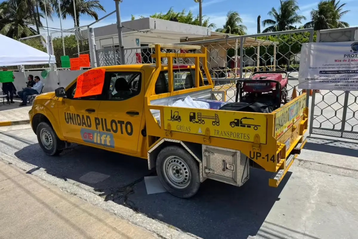 Los trabajadores exigen el pago de deuda acumulada que afecta sus servicios.