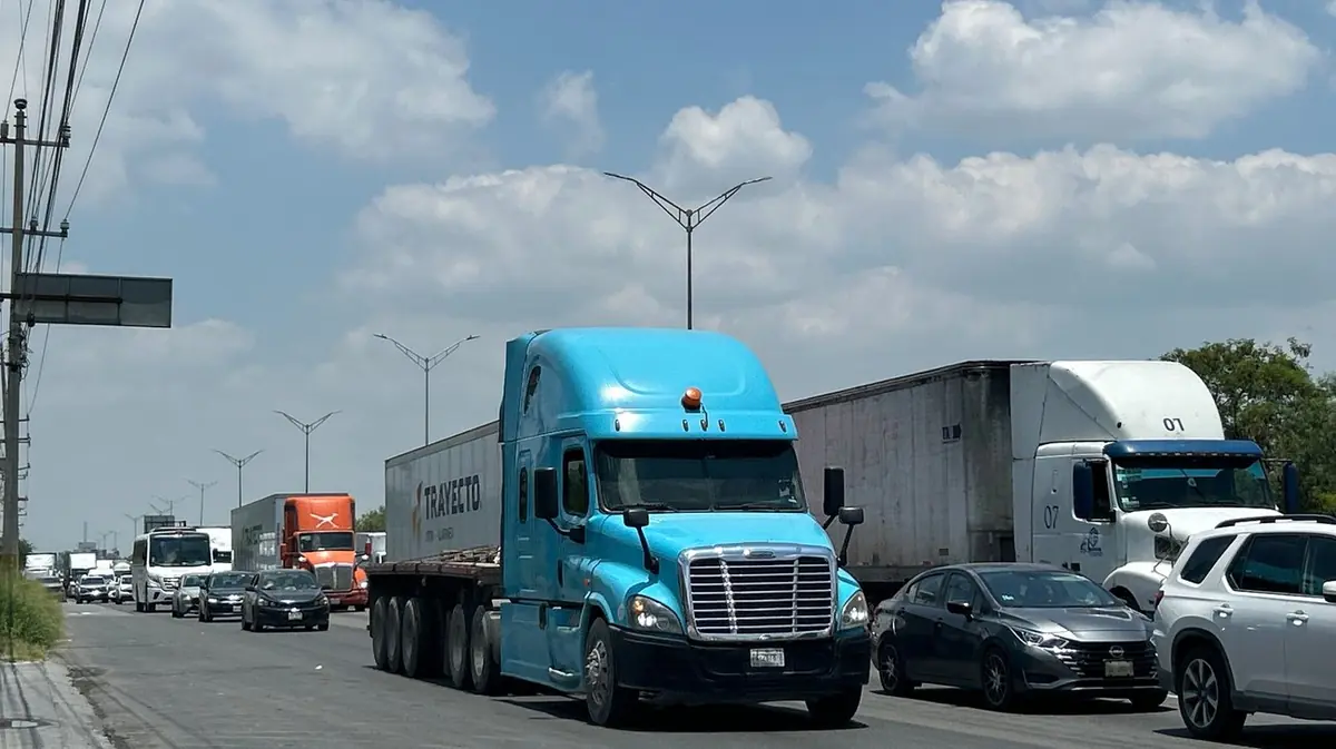 Transportistas piden a las autoridades mejorar la seguridad y reducir tarifas en carreteras.