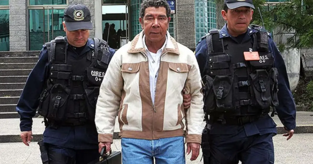 La decisión judicial implica la entrega de bienes por $2 mil millones para reparar a las comunidades afectadas por la violencia paramilitar.
