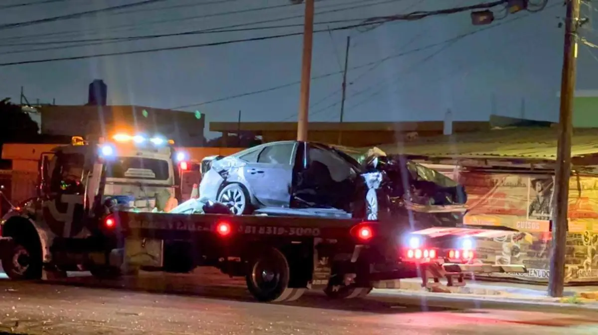Un accidente en la avenida Benito Juárez dejó daños materiales significativos, pero no se reportaron lesiones graves.