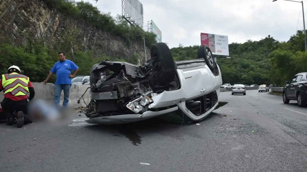 Tres personas fueron trasladadas al hospital tras un accidente en la colonia Puerta del Sol.