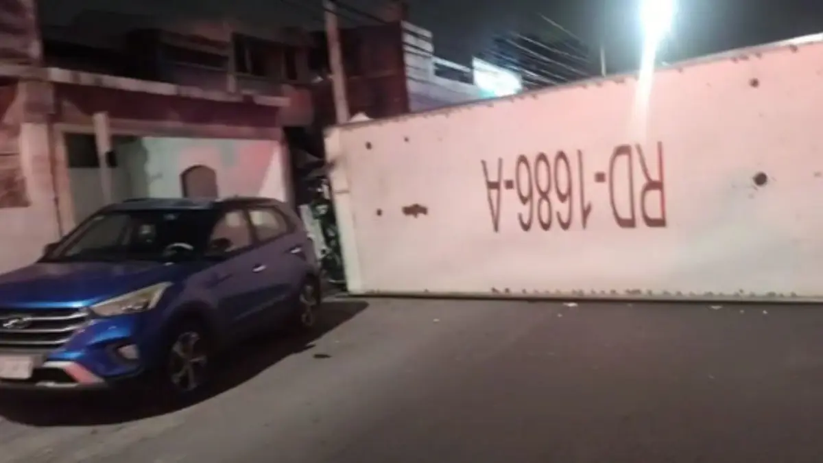 El accidente dejó daños materiales y afectó infraestructura urbana en la colonia Constituyentes.