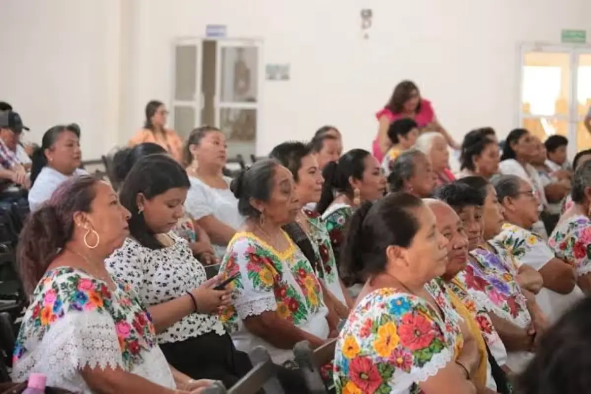 La disminución de hablantes de lengua maya en hogares es alarmante.
