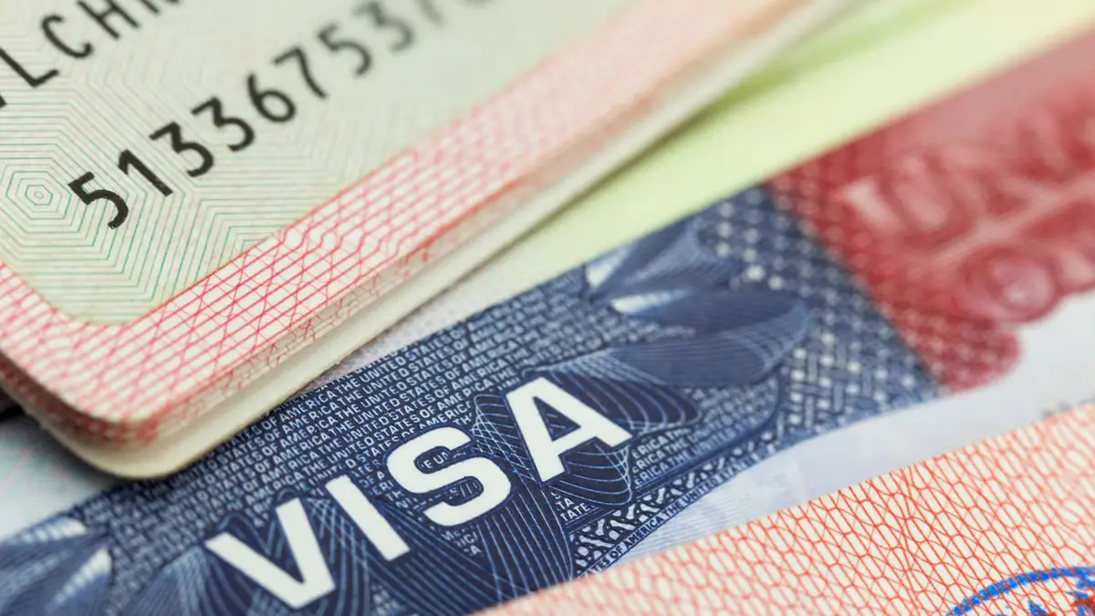 Decenas de inmigrantes denuncian a Alexandra Lozano por fraude en la obtención de visas a cambio de pagos exorbitantes.
