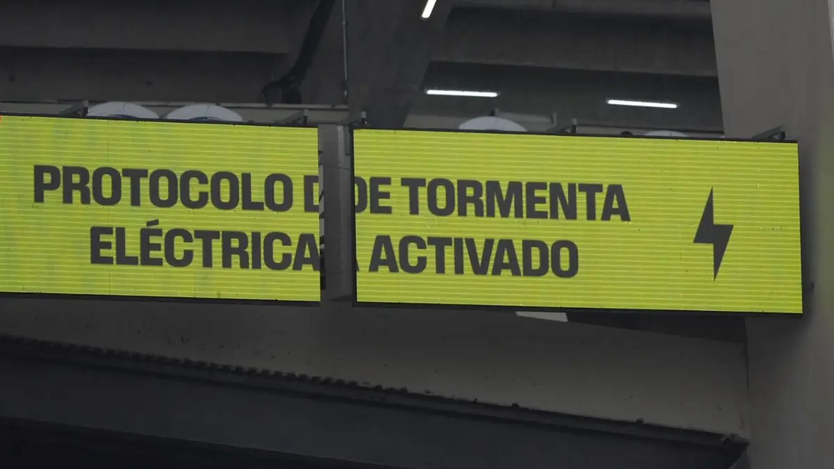 Las autoridades aseguran la seguridad de aficionados ante pronóstico de lluvias y tormentas para el partido México vs. Inglaterra.