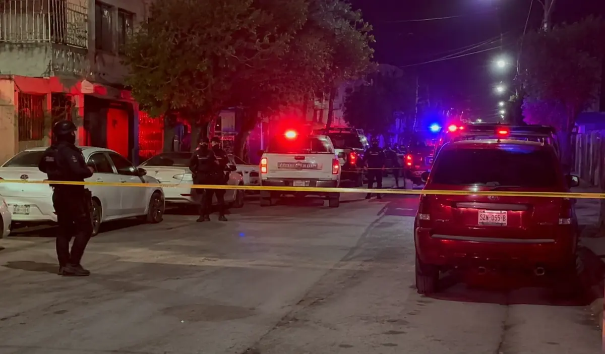 El crimen generó una fuerte movilización policiaca y de emergencias en la zona.