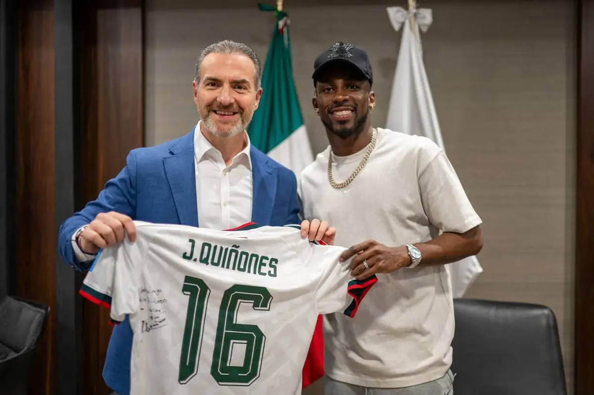 El alcalde de Monterrey destaca el esfuerzo del futbolista con la Selección Mexicana durante la Copa Mundial.
