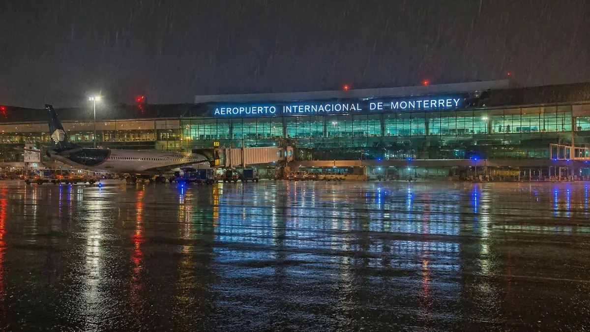 Las operaciones aéreas en Monterrey están en riesgo debido a lluvias intensas que afectan la región.