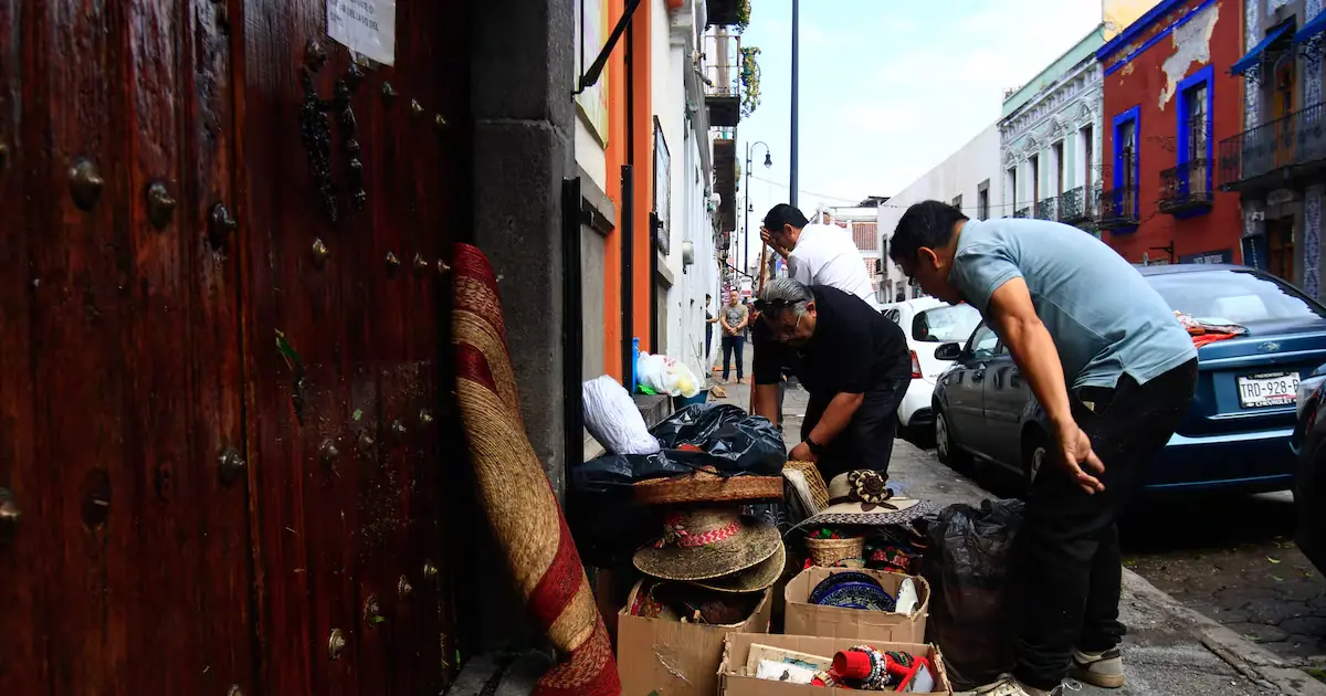 Gobernador de Puebla anuncia respaldos financieros para locatarios del Centro Histórico tras las lluvias del 28 de junio.