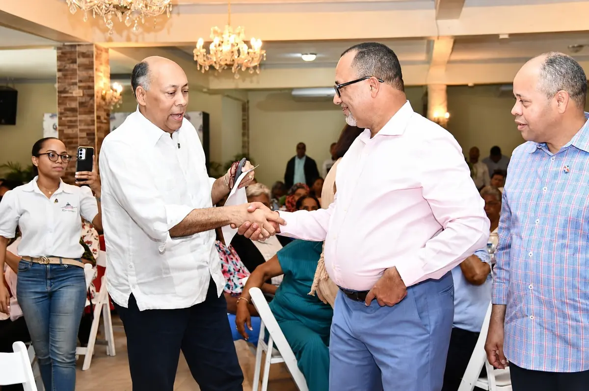 Más de 4,000 maestros pensionados se reunieron para promover el bienestar y reconocimiento en el ámbito educativo.