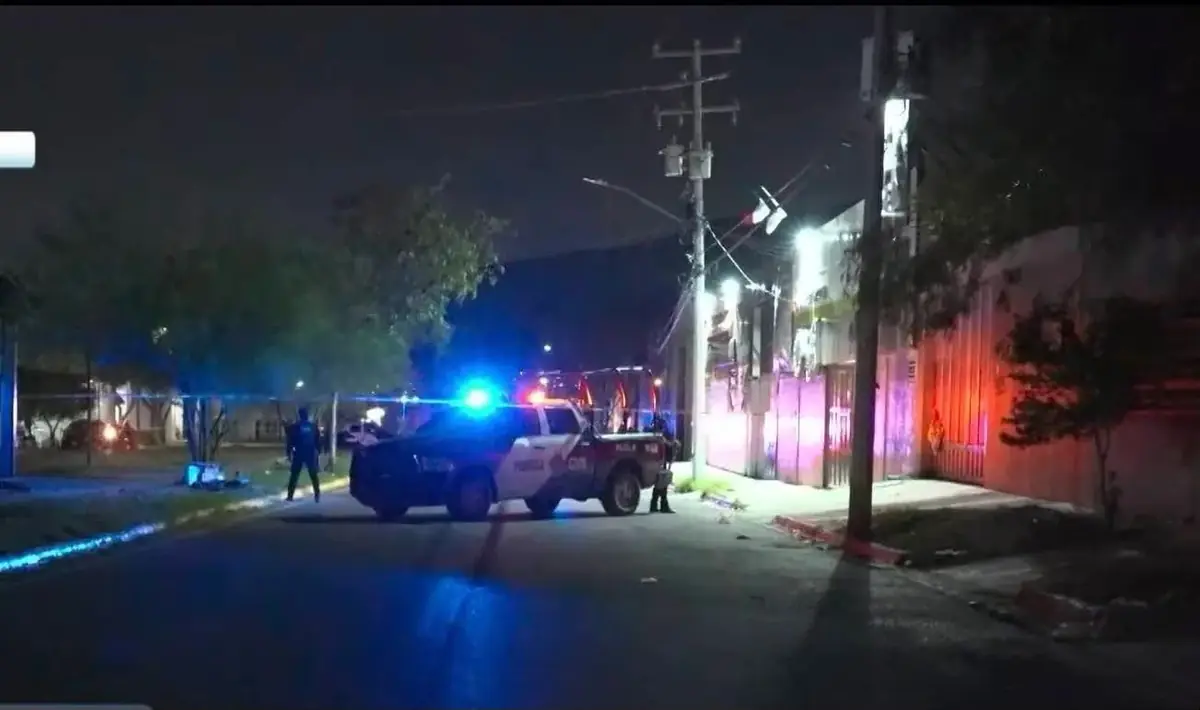 Un hombre fue ejecutado a balazos mientras viajaba en su camioneta, generando alarma en la colonia.