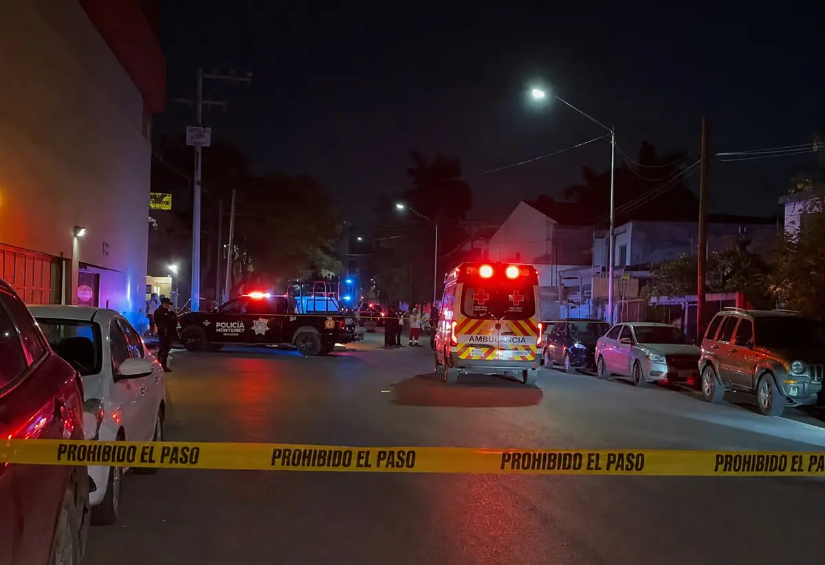 Un ataque armado provoca la muerte de un hombre en Monterrey, generando movilización policial y de servicios de emergencia.