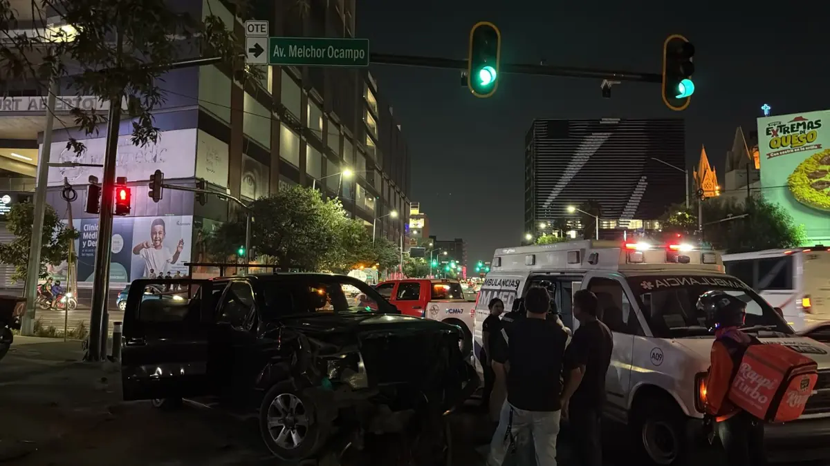 Un motociclista y un peatón resultaron heridos tras la serie de accidentes.