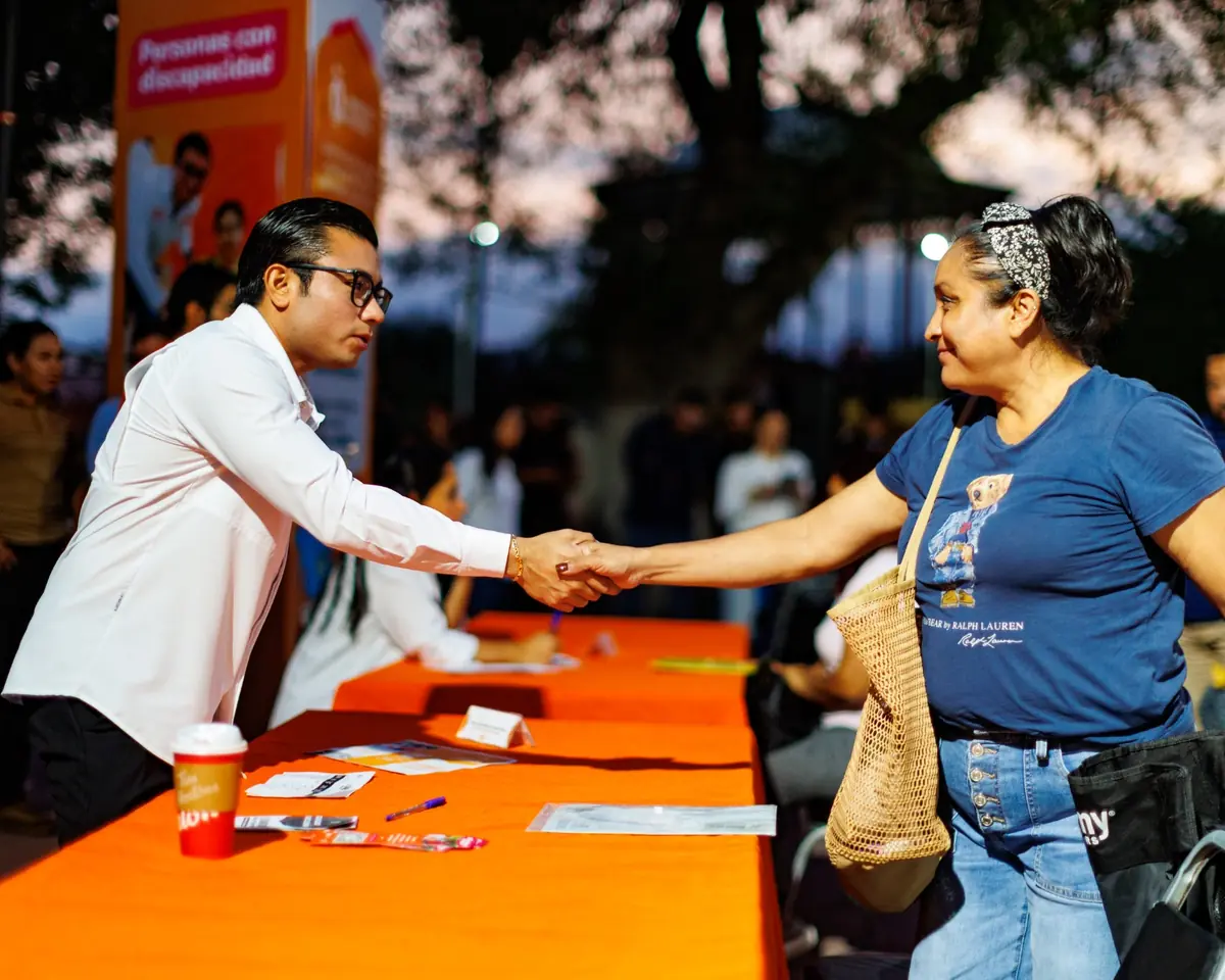 El programa busca facilitar el acceso a servicios y apoyos del gobierno en comunidades de Nuevo León.