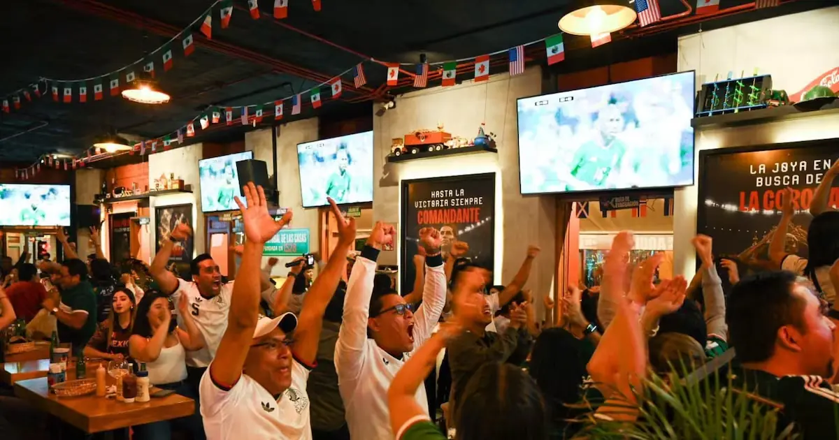 Los restaurantes en zonas estratégicas experimentan un aumento significativo en ventas durante el torneo futbolístico.