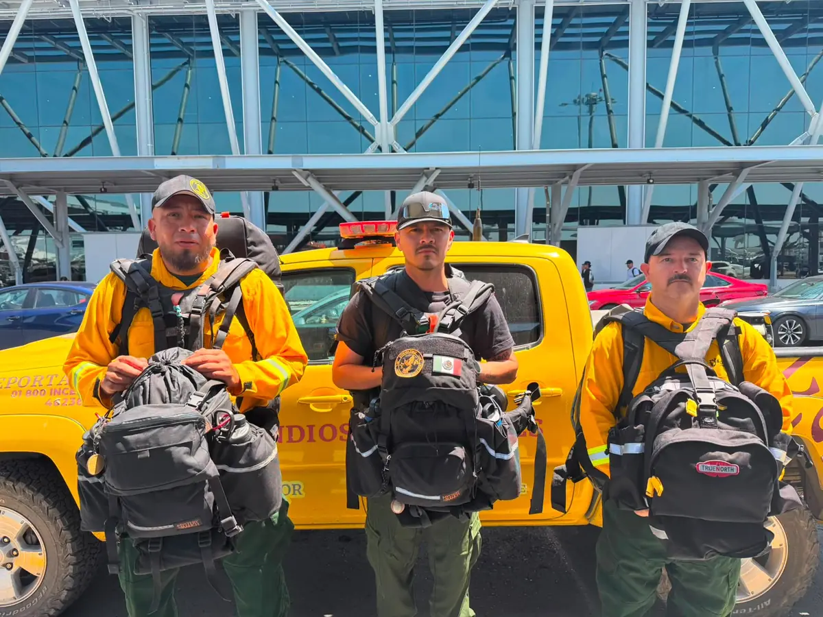 Elementos de Protección Civil y CONAFOR viajan a Ontario para colaborar en el control de incendios forestales.