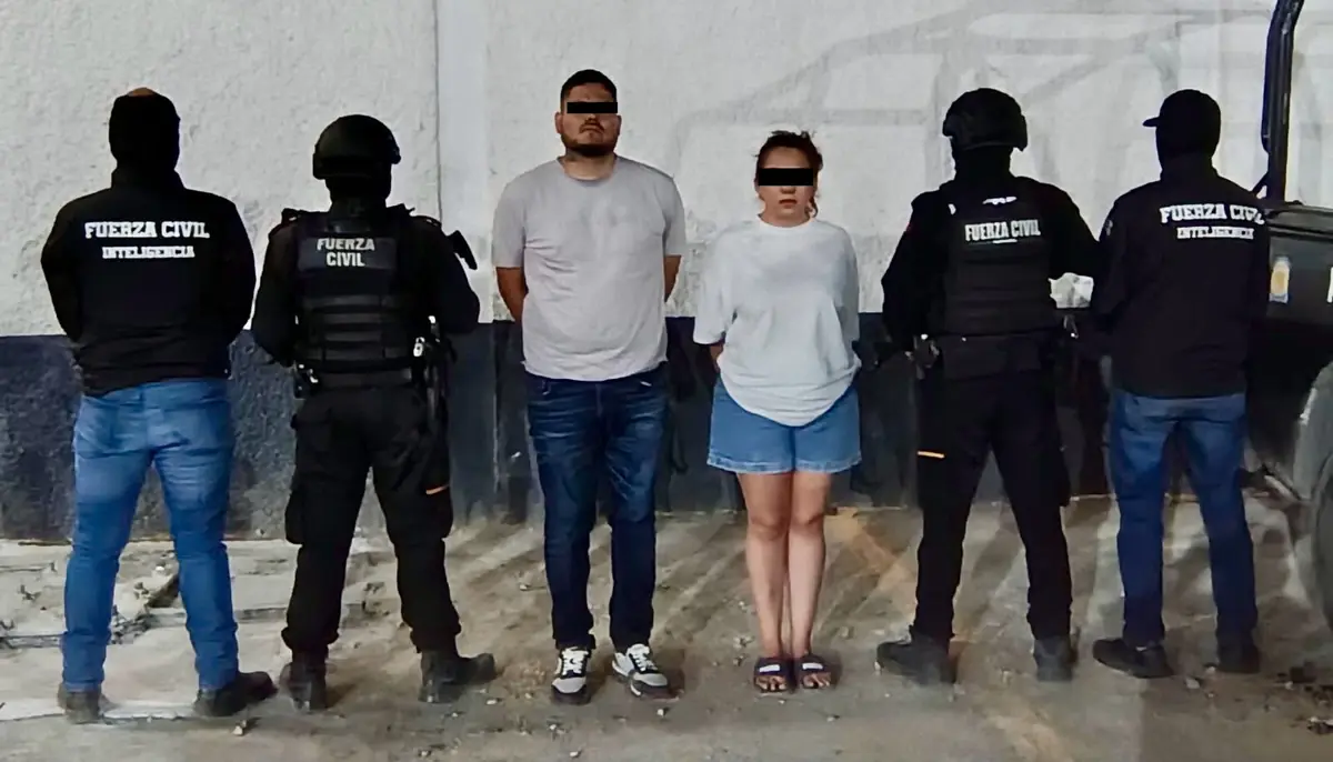 La pareja fue detenida durante un operativo de Fuerza Civil por supuestas actividades delictivas.