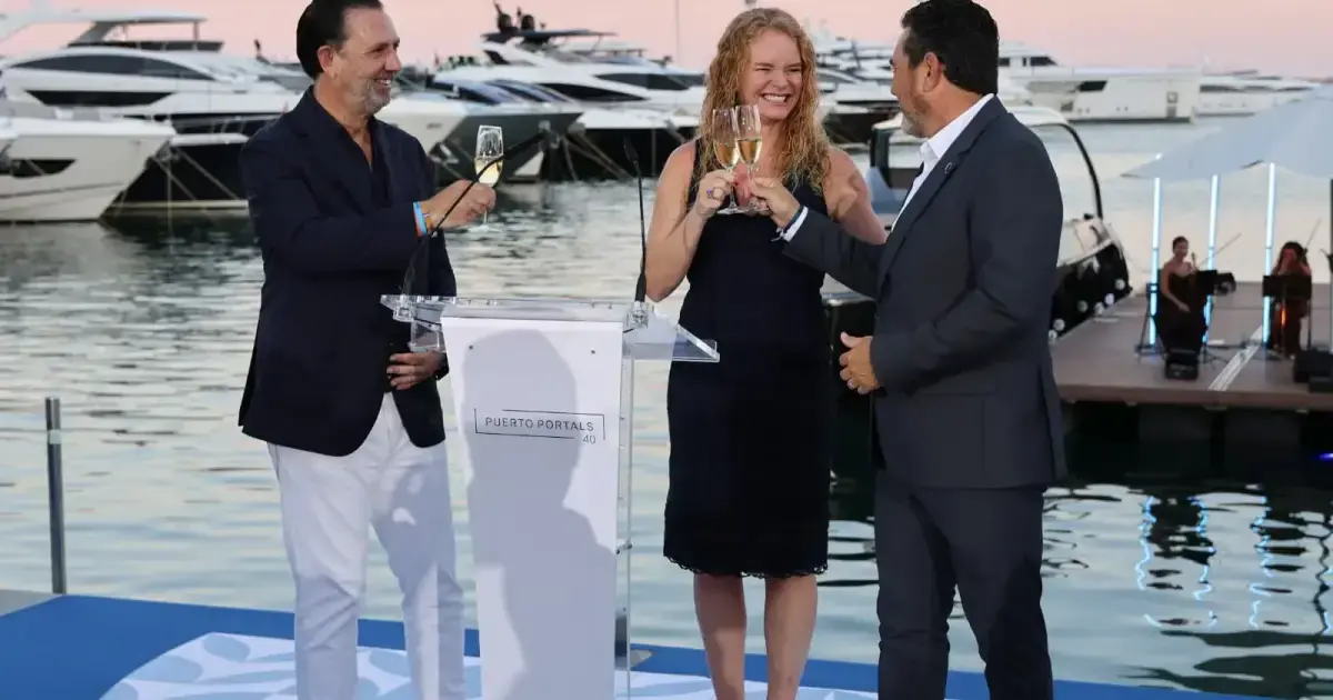 El emblemático puerto deportivo reconoce su historia con una gala y reconocimientos.