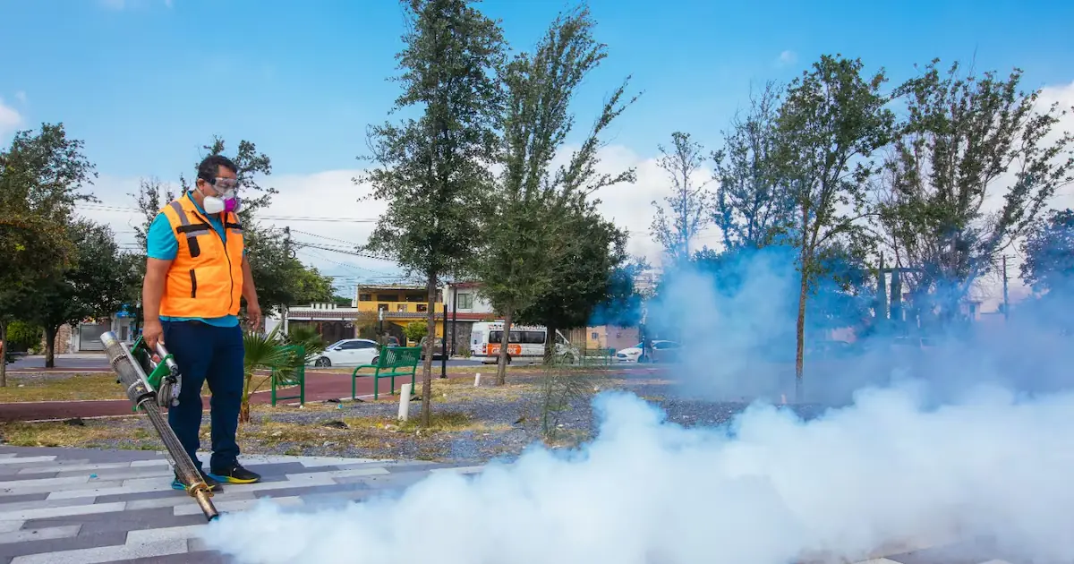 La estrategia municipal busca mantener a la población libre de dengue a pesar de las lluvias.